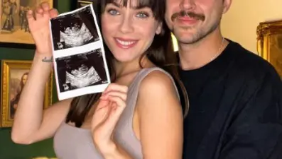 Oyuncu Fulya Zenginer hamile olduğunu duyurdu