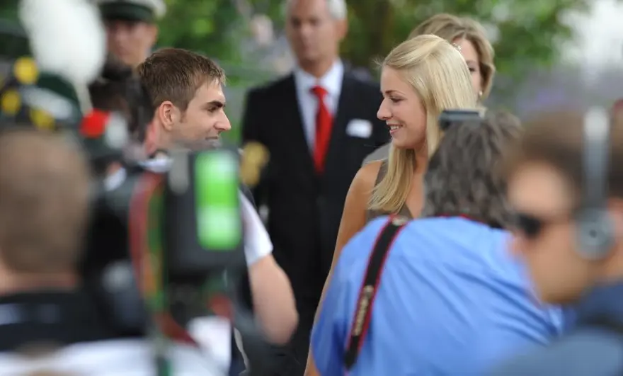 Lahm hayatının imzasını attı 12