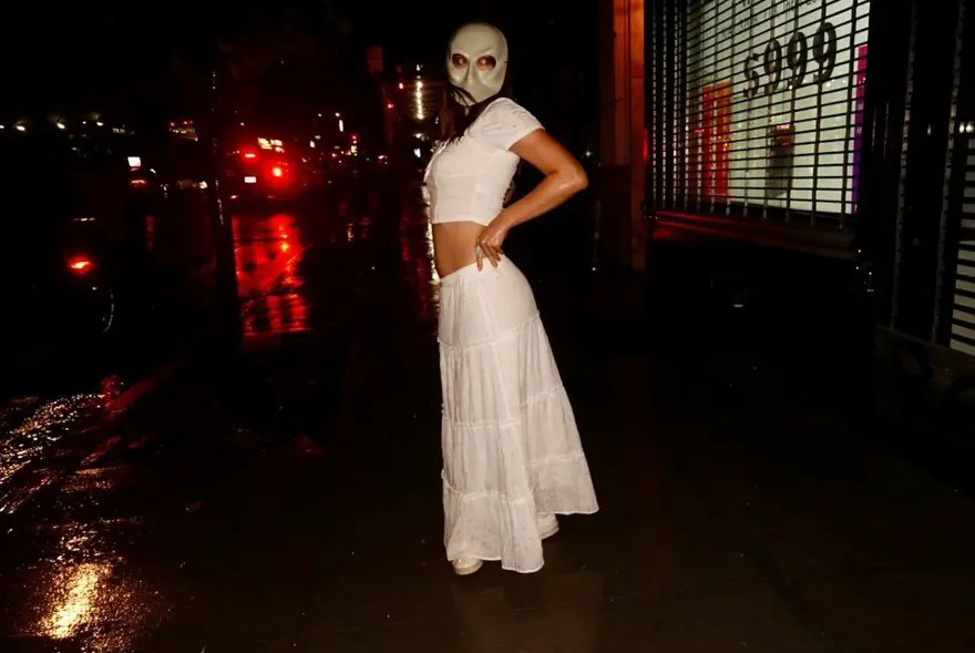 Yalı Çapkını yıldızı Afra Saraçoğlu'ndan "maskeli" pozlar 2