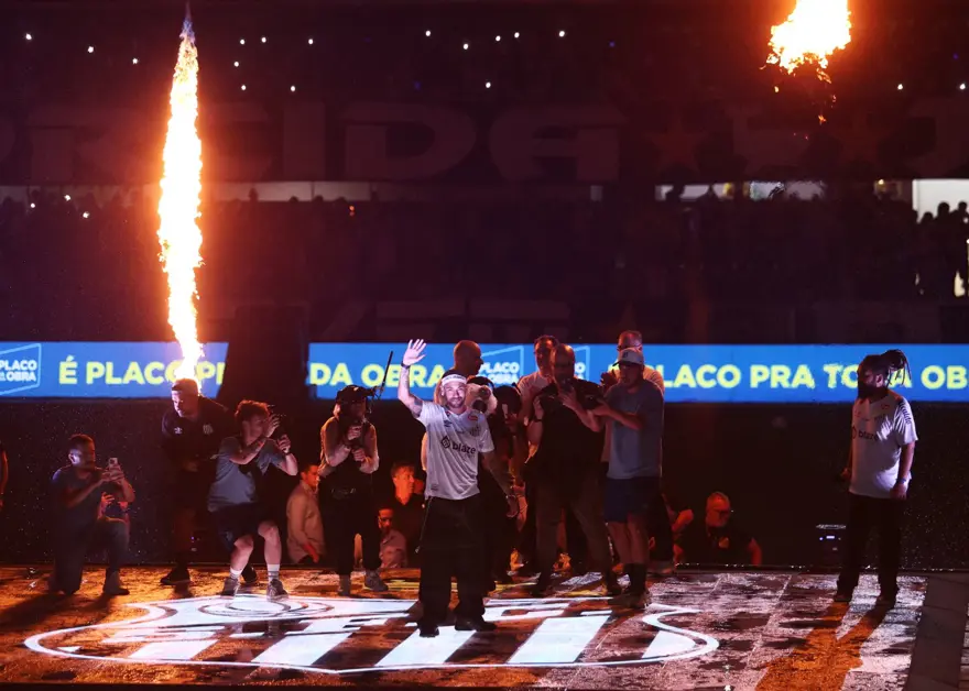 Yıldız futbolcu Neymar her şeyin başladığı yerde: "Prens geri döndü!" 3 Yıldız futbolcu Neymar her şeyin başladığı yerde: "Prens geri döndü!" 3