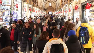 Mısır Çarşısı’nda yılbaşı kalabalığı