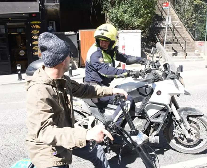 Ozan Güven'in bisikletine  polis kontrolü 2