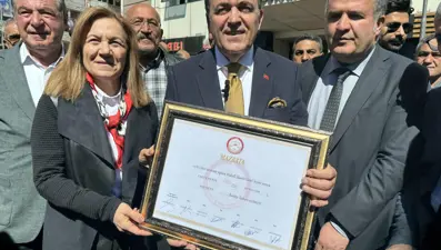 Ardahan Belediye Başkanı Faruk Demir mazbatasını aldı