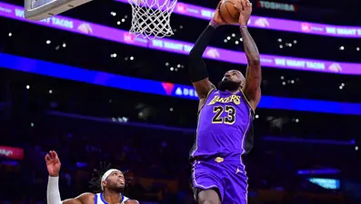 LeBron James'ten 40 yaşında 42 sayı: Bunu daha önce bir kişi başardı!