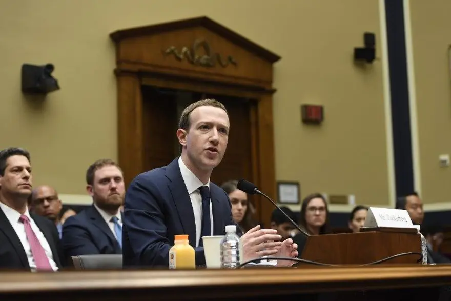 Facebook CEO'su Mark Zuckerberg: Benim de bilgilerim çalındı 10