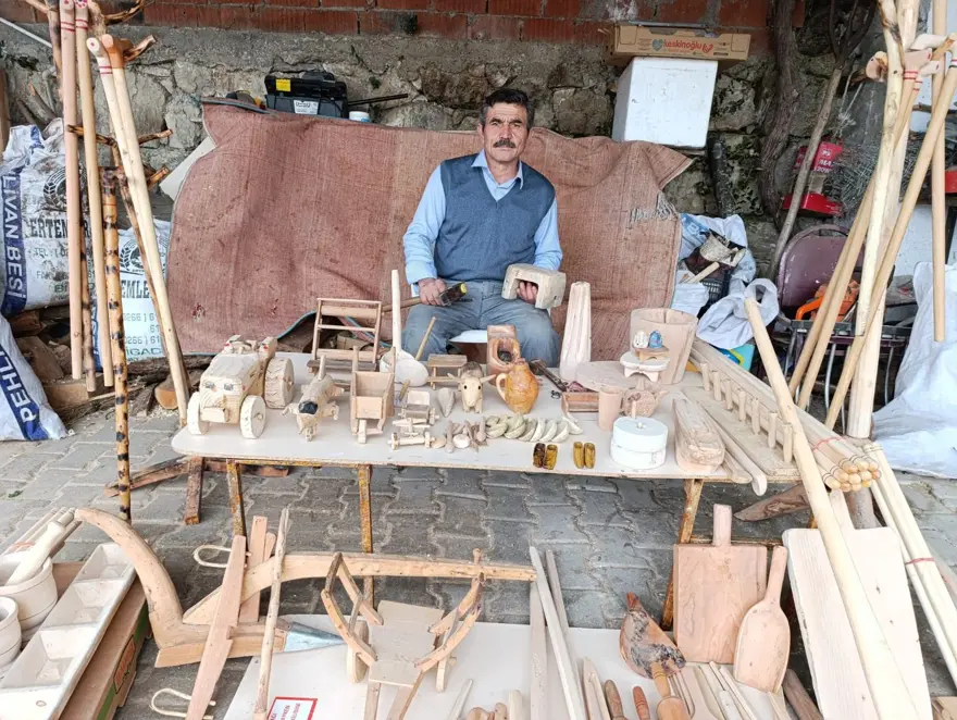 15 yıldır usta elleriyle ağaca şekil veriyor: Çalışırken her şeyi unutuyorum 1