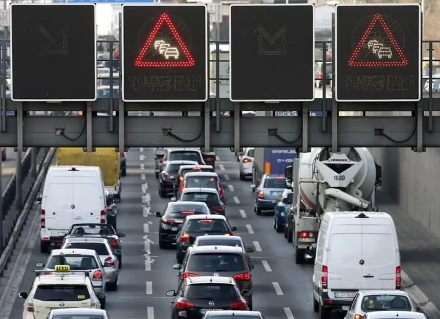 Trafiğin en yoğun olduğu kentler (Listede Türkiye’den 3 şehir var) 16 Trafiğin en yoğun olduğu kentler (Listede Türkiye’den 3 şehir var) 16