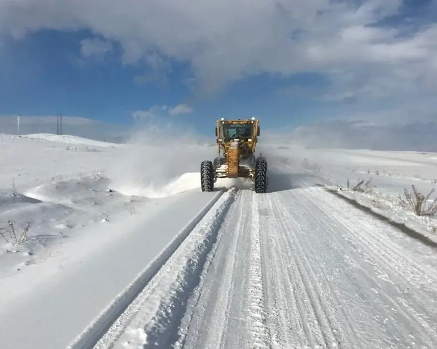 Van'da kar yolları kapattı: 83 yerleşim yerine ulaşım yok 7 Van'da kar yolları kapattı: 83 yerleşim yerine ulaşım yok 7