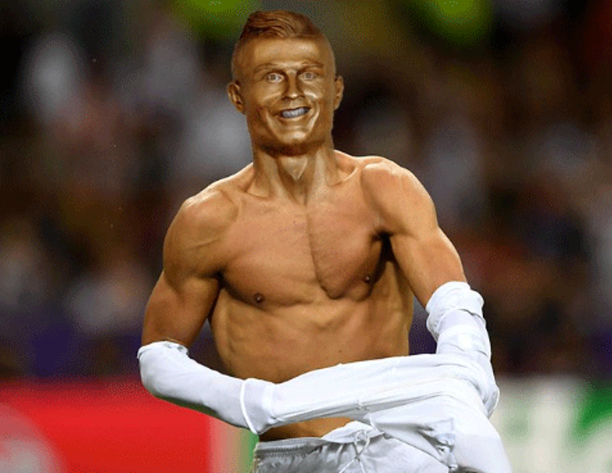 Ronaldo'nun heykeli sosyal medyanın diline düştü 4