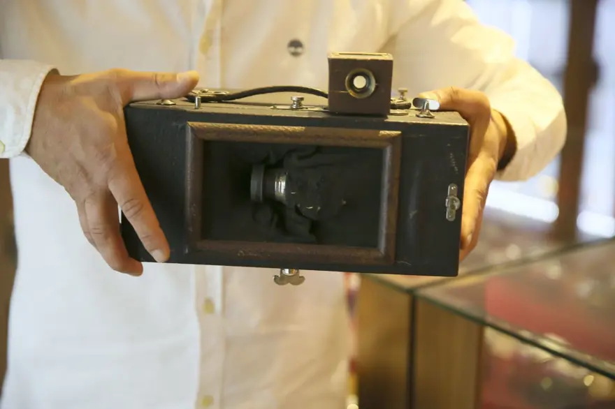 119 yıllık fotoğraf makinesi görenleri şaşırtıyor 