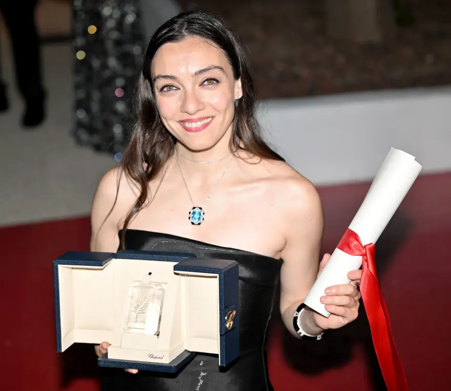 Merve Dizdar Cannes Film Festivali'nde en iyi kadın oyuncu ödülünü aldı 37