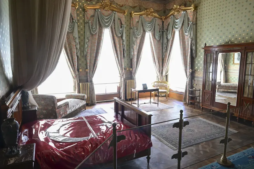 Dolmabahçe Sarayı'nın kullanıma açılışının 167'nci yılı 14