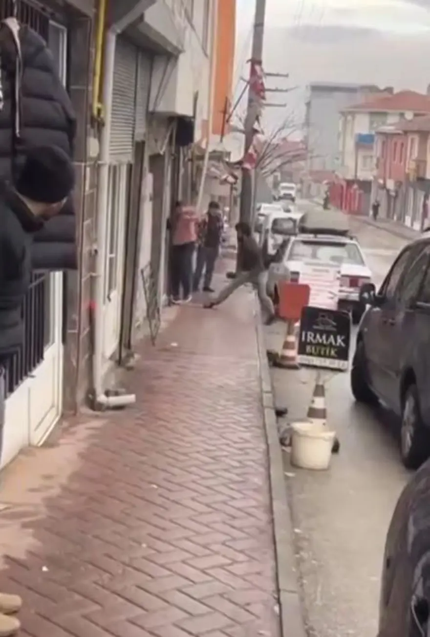 Eskişehir'de sokak ortasında sopalı borç kavgası 2