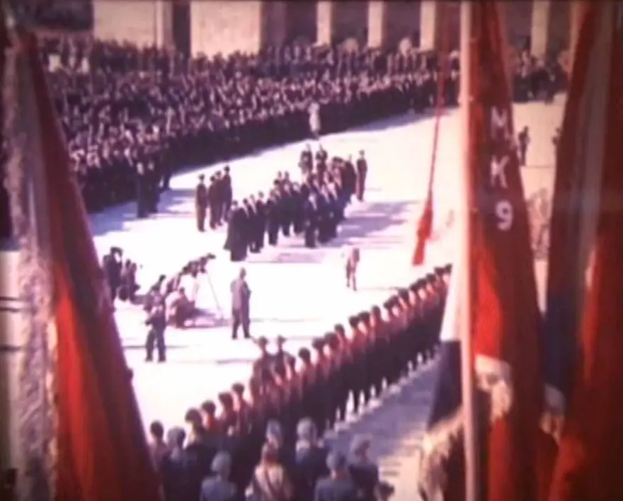 Atatürk’ün naaşının Anıtkabir’e naklinin renkli görüntüleriortaya çıktı 17 Atatürk’ün naaşının Anıtkabir’e naklinin renkli görüntüleriortaya çıktı 17