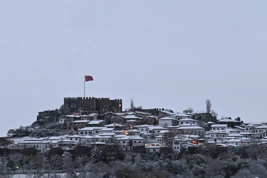Ankara’da beyaz örtü: Anıtkabir’dekartpostallık görüntü 7