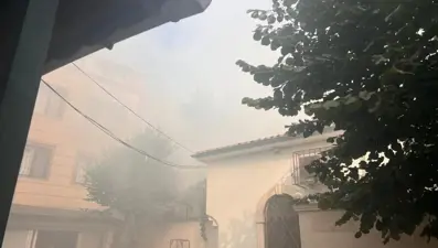 Fatih'te tarihi Tahta Minare Hamamı'nda yangın paniği