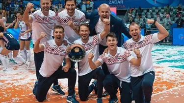 Eczacıbaşı Başantrenörü Ferhat Akbaş'tan tarihi başarı