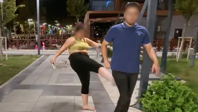 "Tecavüz ediyorlar" diye çığlık atan kadın yardıma gelenlere saldırdı