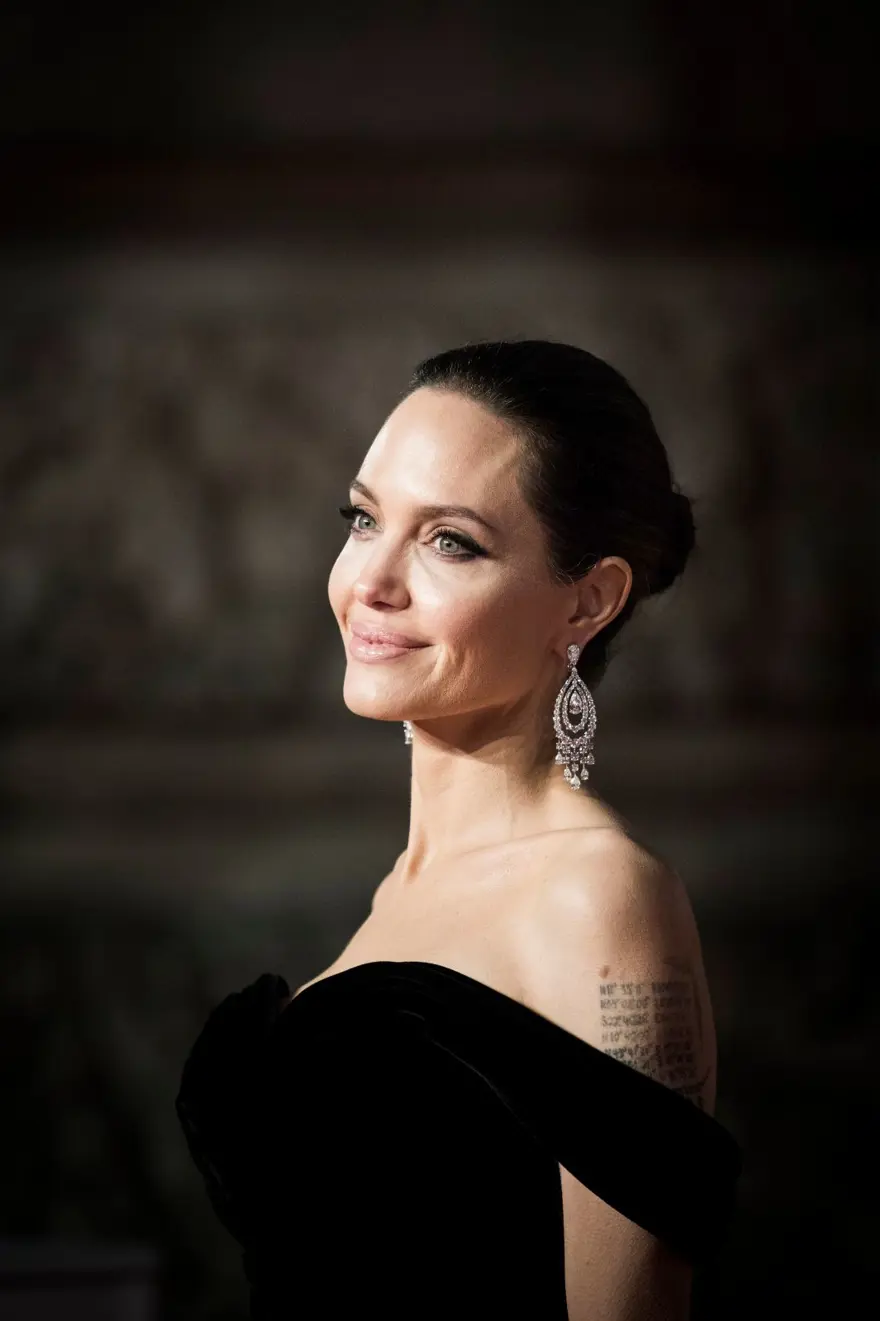 Angelina Jolie’nin Kraliçe Elizabeth’ten aldığı ders 2