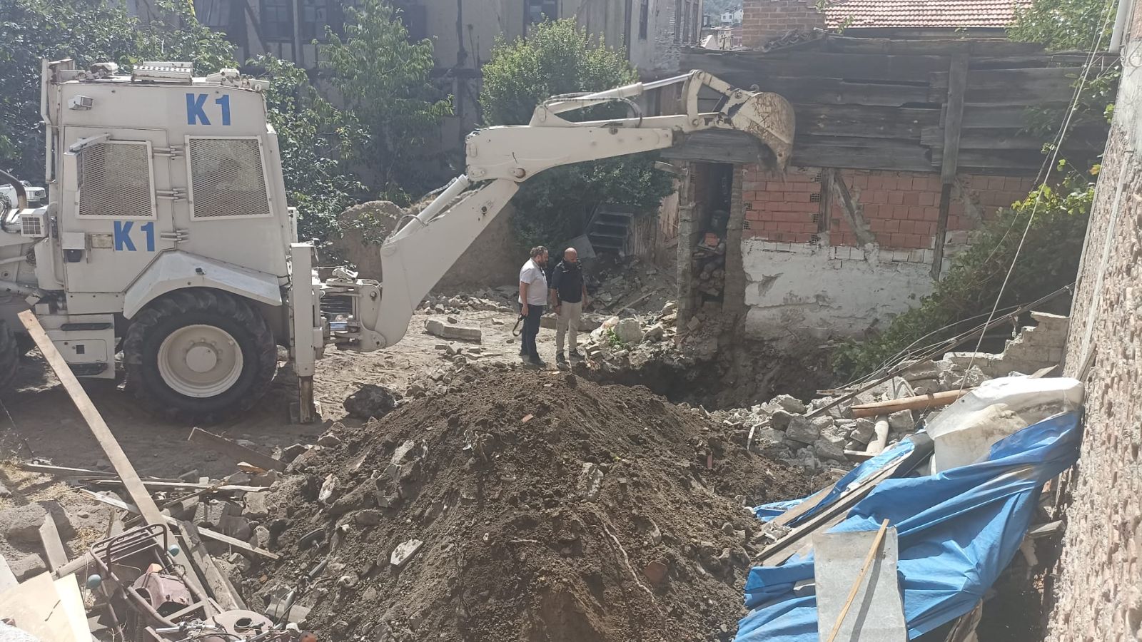 Ölenpolisin eşi “bomba gömdü” dedi, evin bahçesinde bomba araması yapıldı