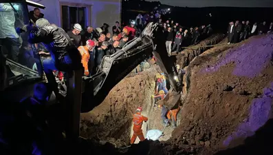 Bursa'da kanalizasyon kazısında göçük: İki kardeş hayatını kaybetti