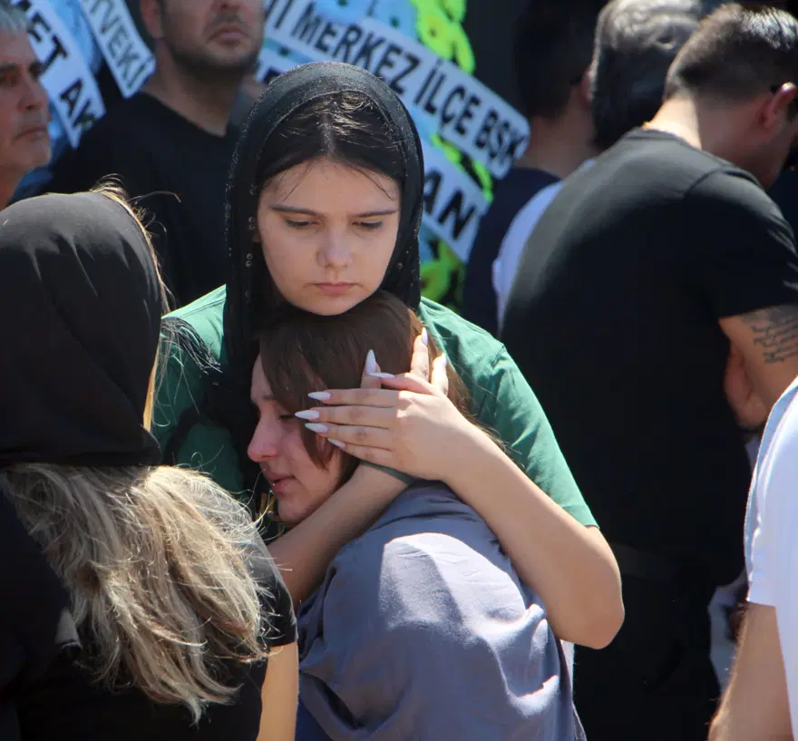 Arkadaş kurşunu sonu oldu: Genç Duru’ya gözyaşları içinde veda 3 Arkadaş kurşunu sonu oldu: Genç Duru’ya gözyaşları içinde veda 3