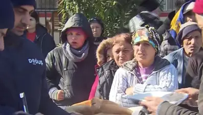 Deprem bölgesinde yaralar sarılmaya çalışılıyor