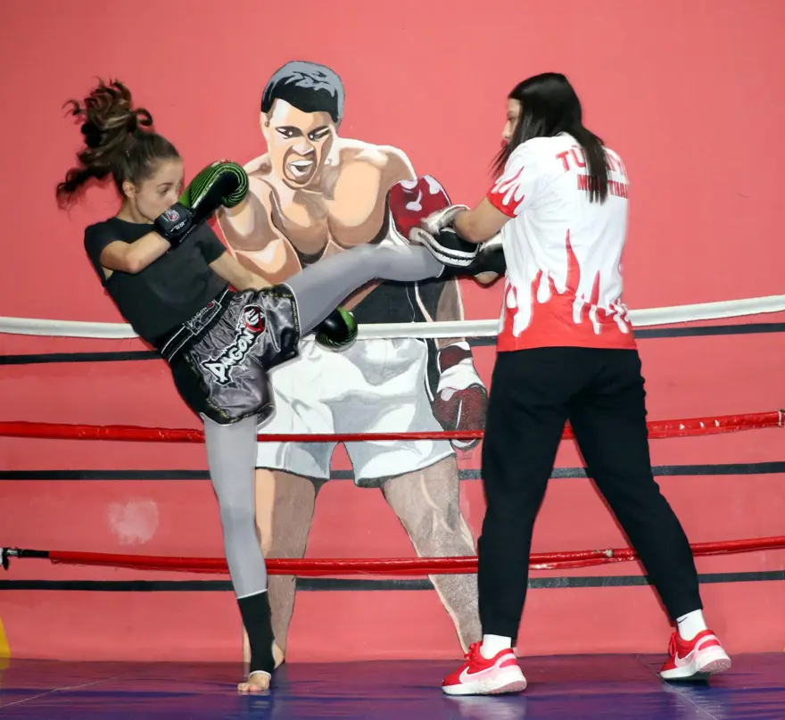 Kilo almak için spora başladı "Avrupa Şampiyonu" oldu 3