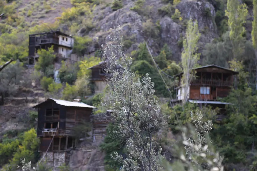 Artvin'de tarih kokan köy: Asırlık evler fotoğraf tutkunlarının gözdesi oldu 2 Artvin'de tarih kokan köy: Asırlık evler fotoğraf tutkunlarının gözdesi oldu 2