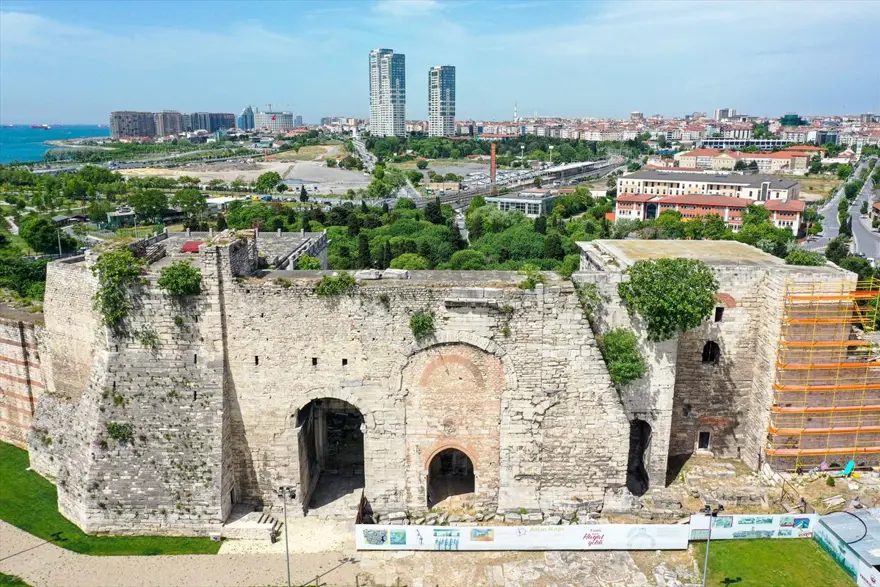 İstanbul'un en eski açık hava müzesi: Yedikule Hisarı 13