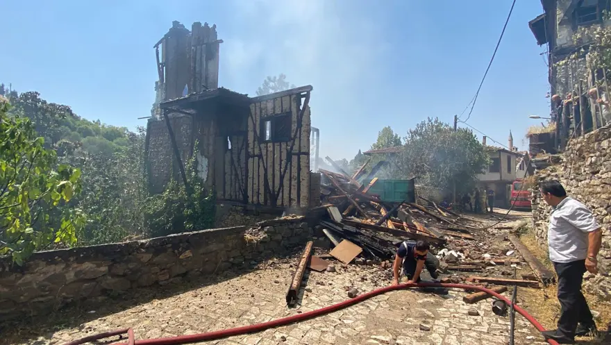 Safranbolu'da tarihi konakta yangın 8