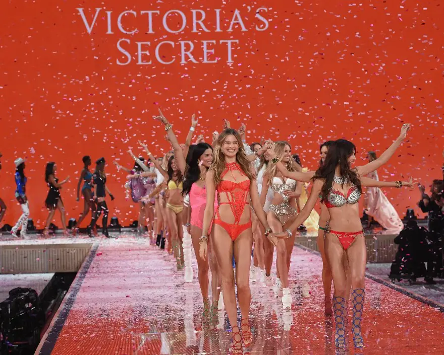 Victoria's Secret'ın yeni melekleri podyumda 26