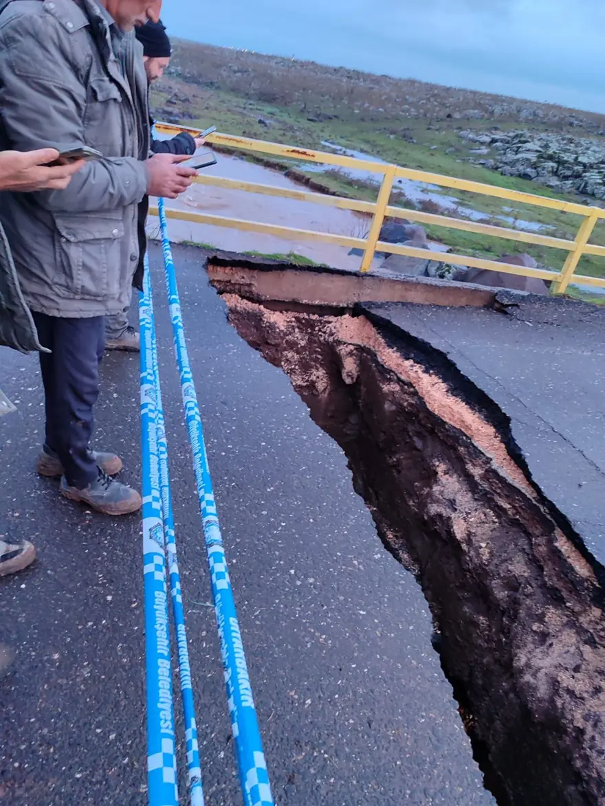 Diyarbakır’da şiddetli sağanak: Çaytaştı, köprü yıkıldı 4