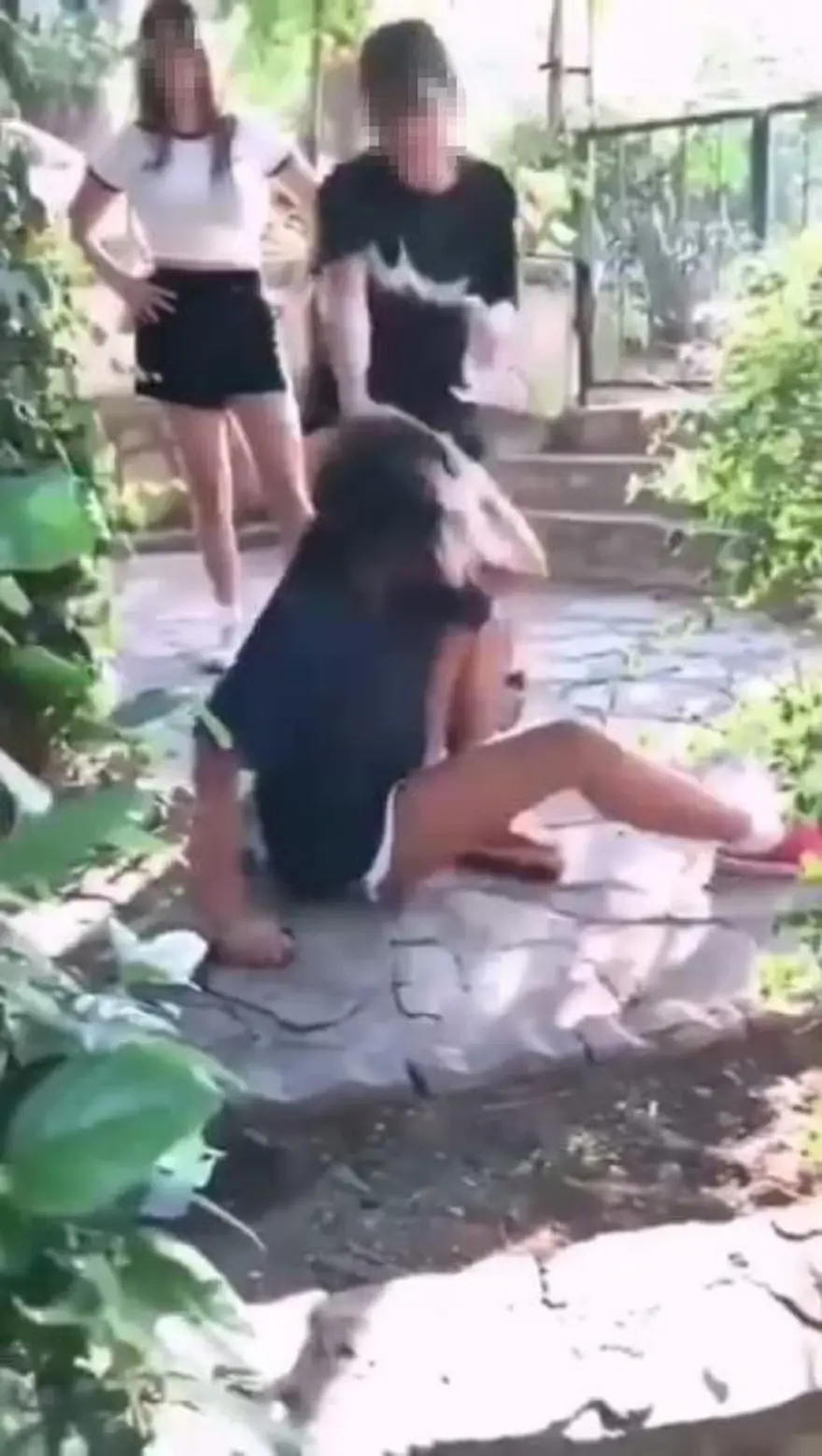 Marmaris'te dehşete düşüren kız kavgası: Öldüresiye dövüp kayda aldılar 5