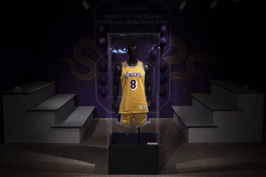 Michael Jordan ve Kobe Bryant’ın ilk NBA forması açık artırmada: 20 milyon dolar! 3