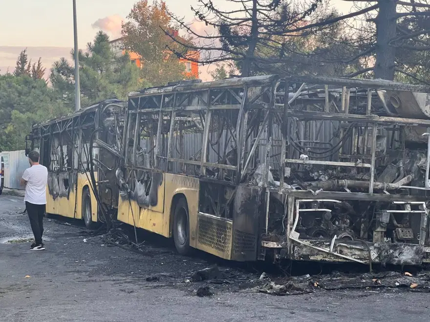 İETT otobüsü alev alev yandı 5