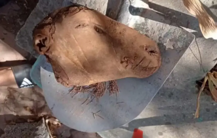 ''ESKİ MEZARLIKLARDA DENK GELİYORUZ'' 2