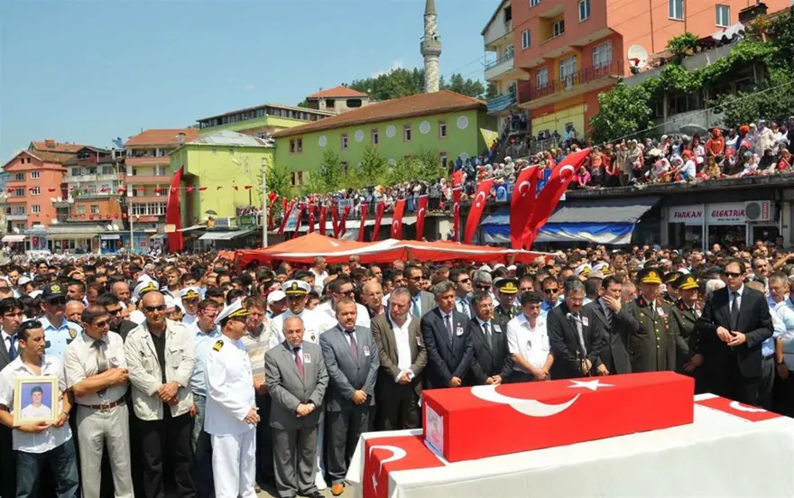Türkiye şehitlerini uğurluyor 15