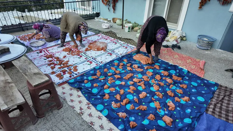 16 çeşit sebze ve meyvenin harmanlanmasıyla yapılıyor: Zahmetli ama her kaşığı şifa 1 16 çeşit sebze ve meyvenin harmanlanmasıyla yapılıyor: Zahmetli ama her kaşığı şifa 1