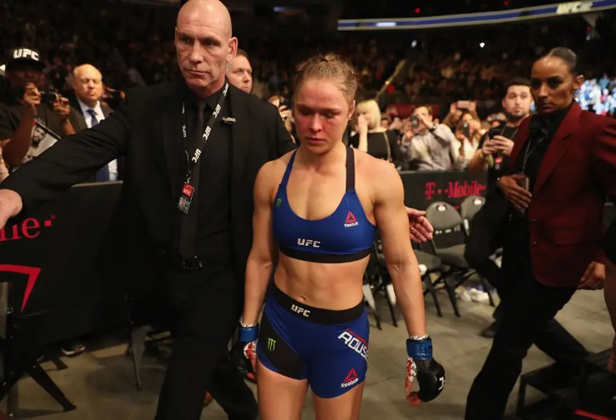 Eski şampiyon Rousey 48 saniyede nakavt oldu 5