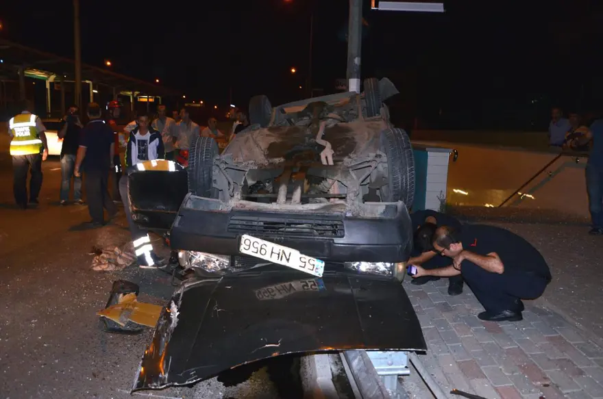 Bursa'da trafik kazası: 1 ölü, 3 yaralı 1 Bursa'da trafik kazası: 1 ölü, 3 yaralı 1