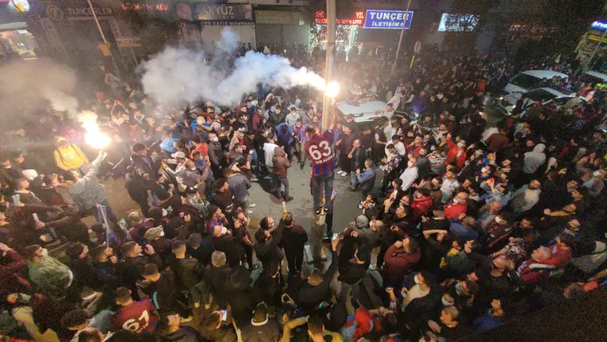 Beşiktaş galibiyeti sonrası Trabzon’da coşkulu kutlama 4