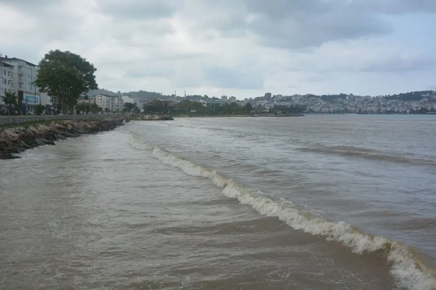 Ordu'da denizin rengi değişti Ordu'da denizin rengi değişti
