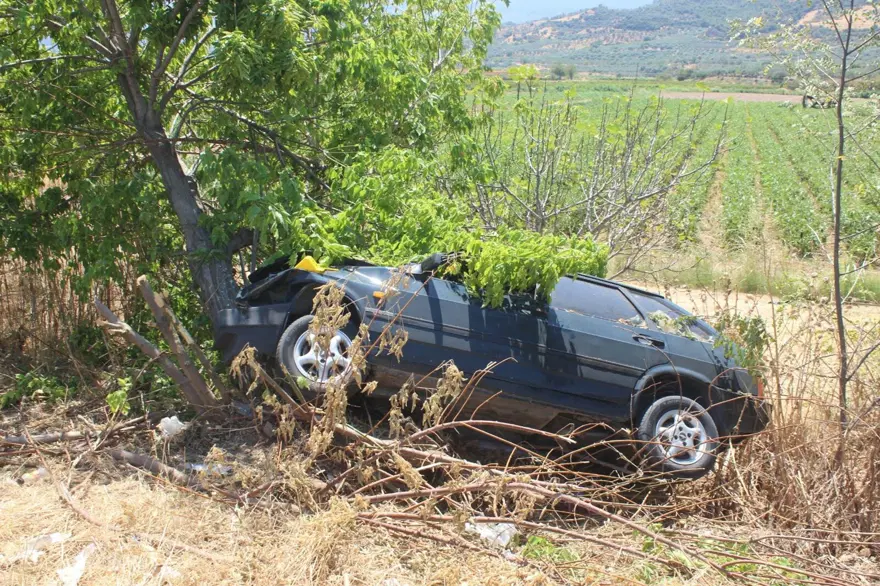 Manisa’da feci kaza: Otomobil sürücüsü ve eşi öldü 3