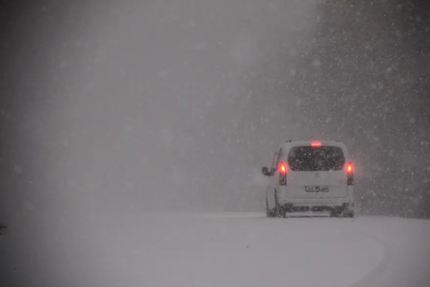 Ağrı-Iğdır karayolu ulaşıma kapandı 18