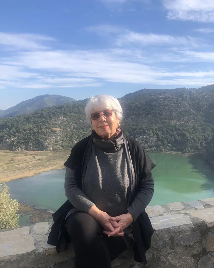 Oyuncu Zerrin Sümer 22 yıllık sevgilisiyle aylar önce evlendiğini açıkladı 4 Oyuncu Zerrin Sümer 22 yıllık sevgilisiyle aylar önce evlendiğini açıkladı 4