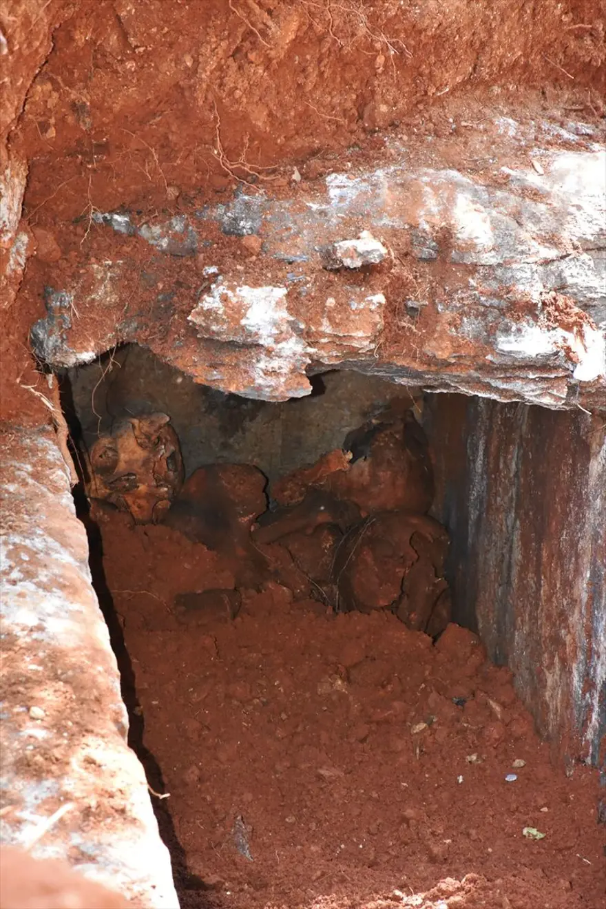 Sulama kanalı kazısında tarihi mezar bulundu 1