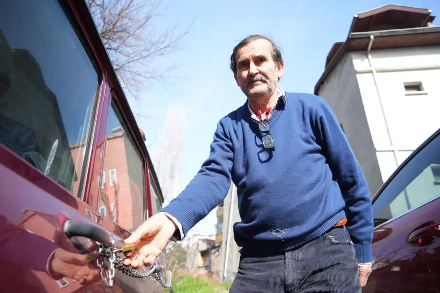 Samsun'da esnaftan hırsızlara karşı ilginç yöntem: Otomobilini zincire vurdu 4