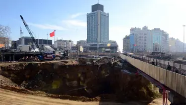 Taksim'e çıkan bir yol daha kapanıyor