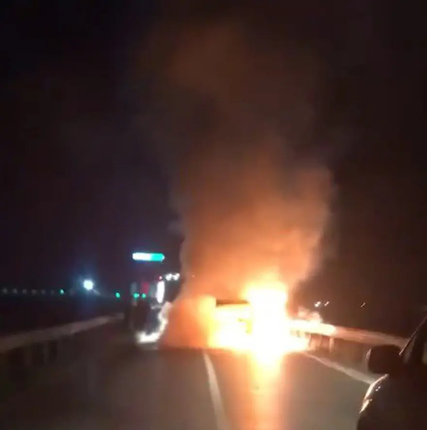 Seyir halindeki araç yandı 
